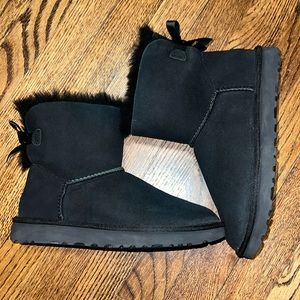 ✨NWOB Mini Bailey Bow II Boot size 7 ✨